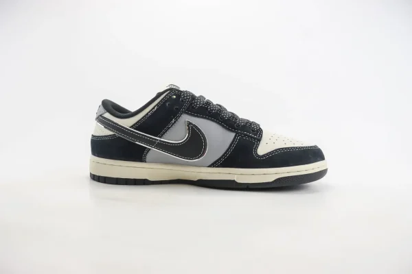 Nike SB Dunk Low x The North Face - Image 3