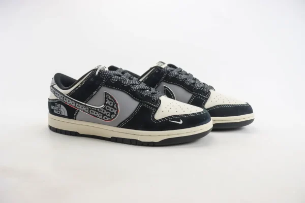 Nike SB Dunk Low x The North Face - Image 2