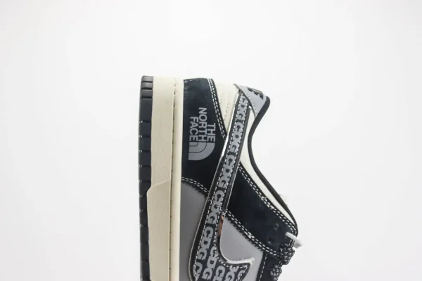 Nike SB Dunk Low x The North Face - Image 7
