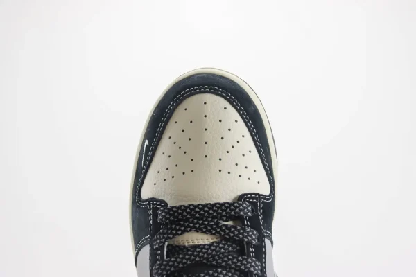 Nike SB Dunk Low x The North Face - Image 8
