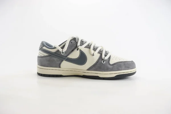 Nike SB Dunk Low x Stussy - Image 3
