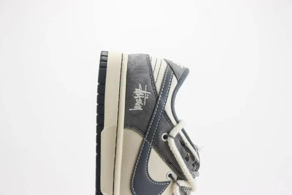 Nike SB Dunk Low x Stussy - Image 7