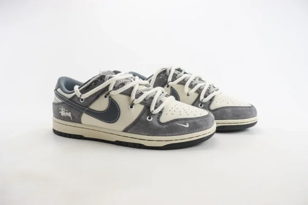 Nike SB Dunk Low x Stussy - Image 2