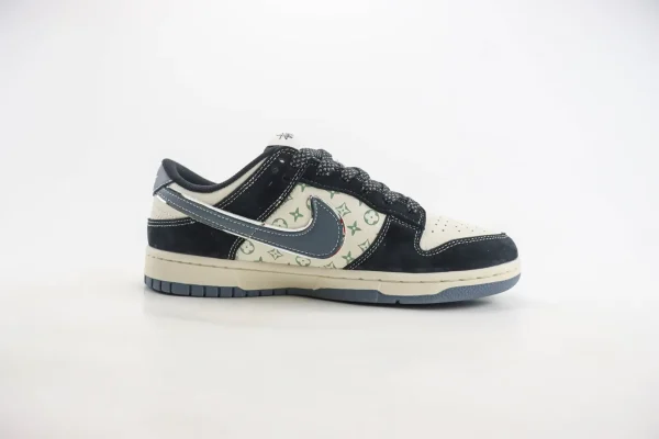 Nike SB Dunk Low x Stussy - Image 3