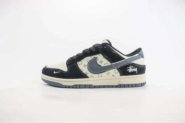 Nike SB Dunk Low x Stussy