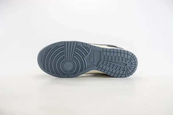Nike SB Dunk Low x Stussy - Image 4