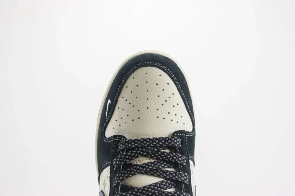 Nike SB Dunk Low x Stussy - Image 8