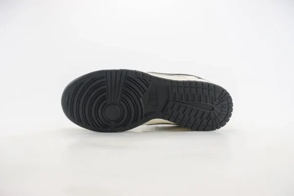 Nike SB Dunk Low x Stussy - Image 4