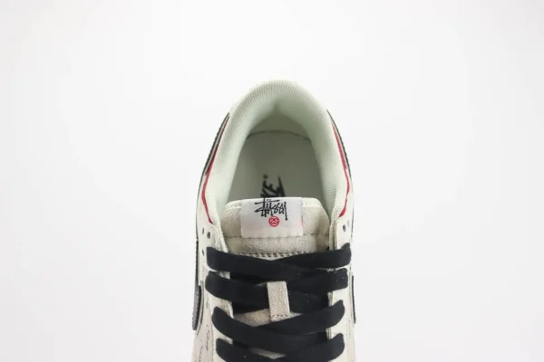 Nike SB Dunk Low x Stussy - Image 9