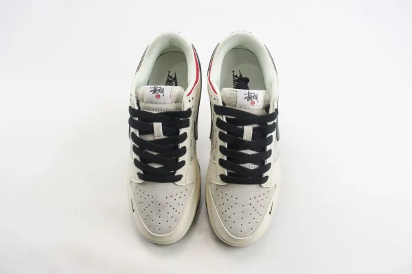 Nike SB Dunk Low x Stussy - Image 5