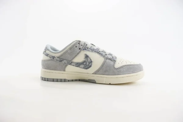 Nike SB Dunk Low x Dior - Image 3