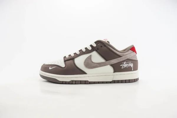 Nike SB Dunk Low x Stussy