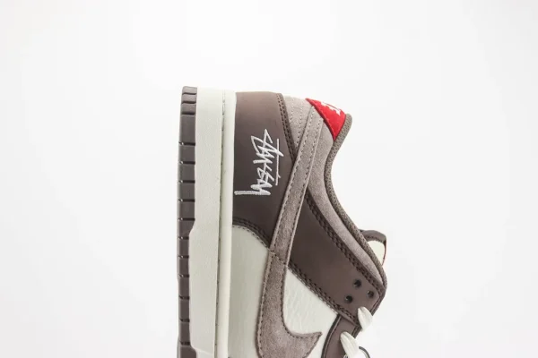 Nike SB Dunk Low x Stussy - Image 7