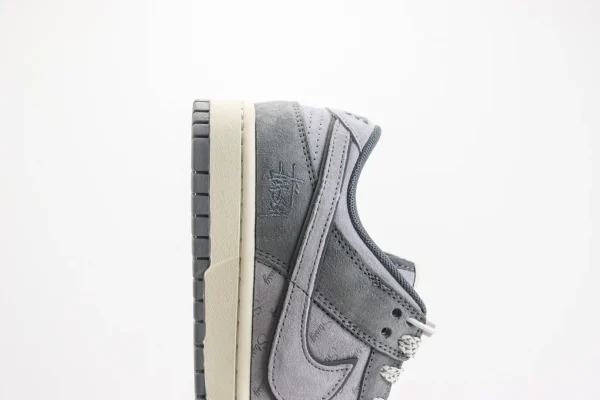 Nike SB Dunk Low x Stussy - Image 7