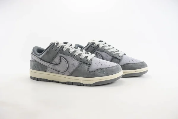 Nike SB Dunk Low x Stussy - Image 2