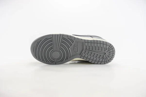 Nike SB Dunk Low x Stussy - Image 4