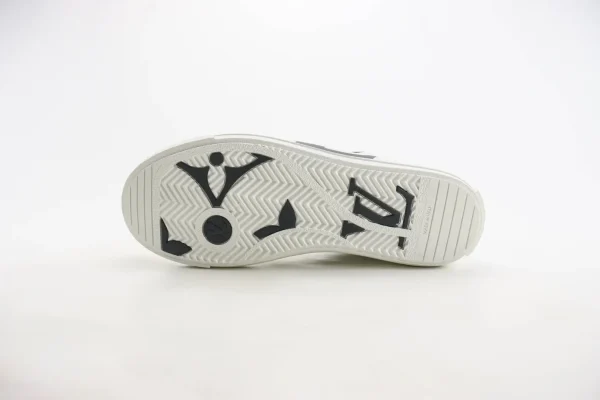 Nike SB Dunk Low x LV - Image 4
