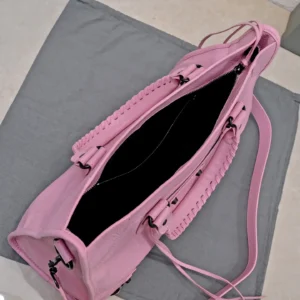 Balenciaga Classic City Large 192424 pink lambskin leather handbag with zipper closure and braided handles