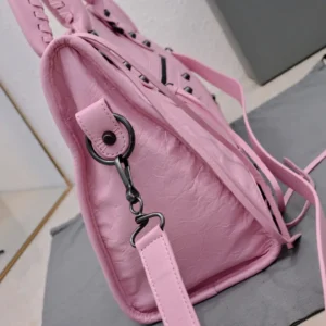 Balenciaga Classic City XS 423048 pink crinkled leather shoulder bag with black hardware