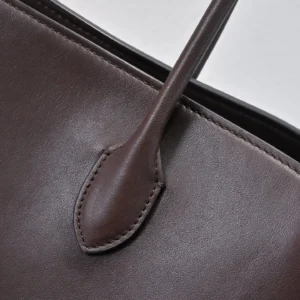 Hermès Garden Party 36 tote bag dark brown supple leather close-up strap stitching detail
