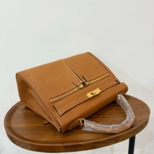 Hermès Kelly 32 bag brown leather gold hardware medium size structured handbag