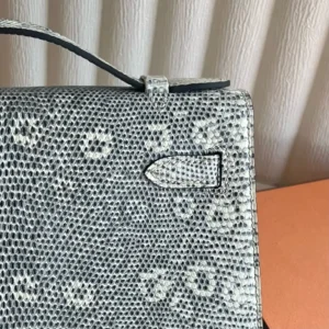 Louis Vuitton Sac Plat MM lizard skin white gray leather handbag close-up detail