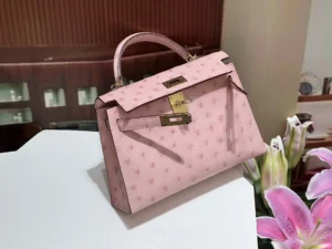 Hermès Kelly 28 pink ostrich leather handbag with gold hardware and top handle