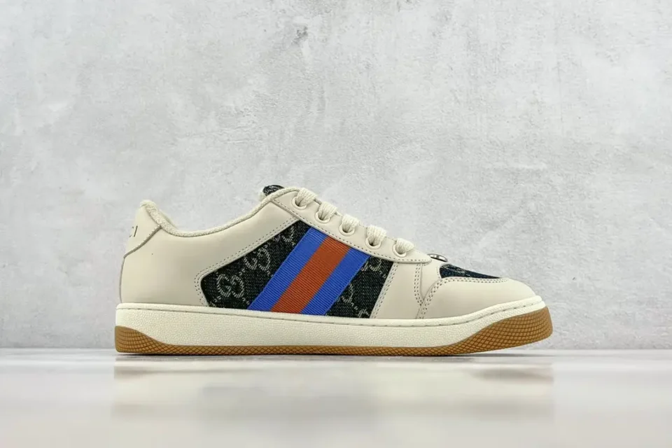 Gucci Screener sneaker beige leather black GG fabric blue red stripes rubber sole sneakers
