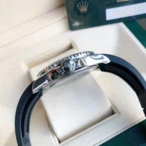Rolex Submariner silver stainless steel case stainless steel bezel black rubber strap watch