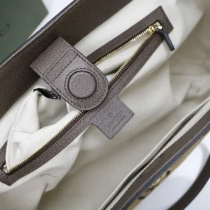 Gucci tote bag medium taupe leather interior zip pocket beige fabric lining