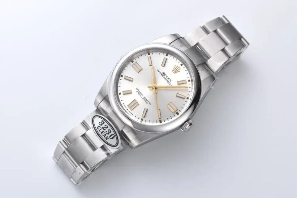Rolex Oyster Perpetual 124200 silver dial stainless steel bezel stainless steel watch
