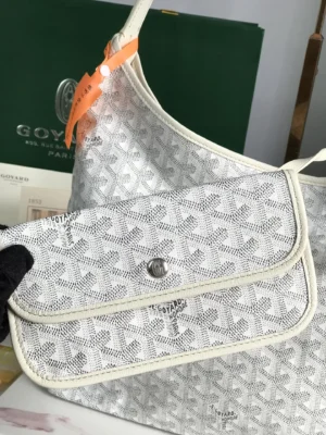 Goyard Pochette Goyardine GM white canvas shoulder bag with leather trim and silver button closure