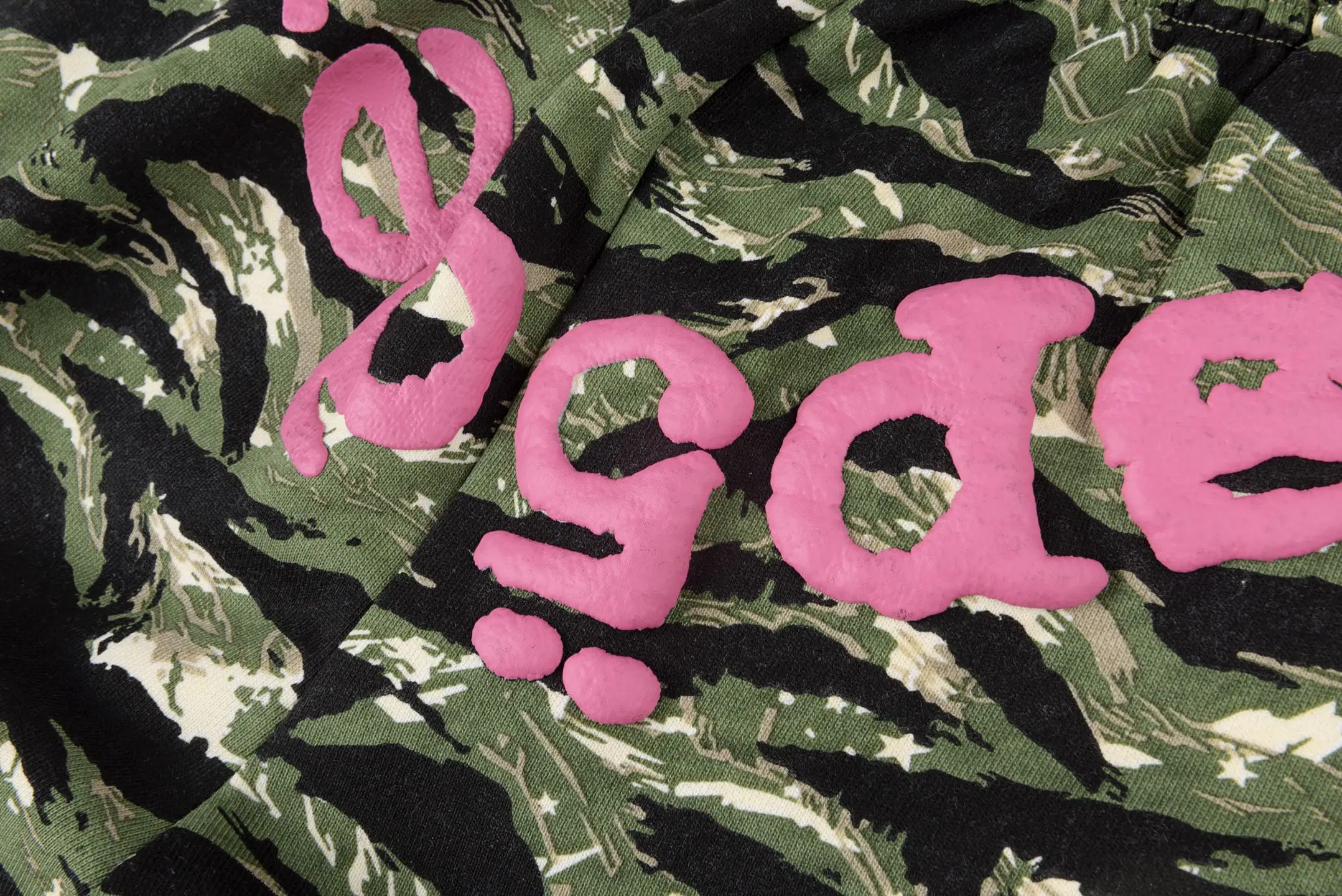 Supreme camouflage hoodie green black beige cotton with pink textured logo print