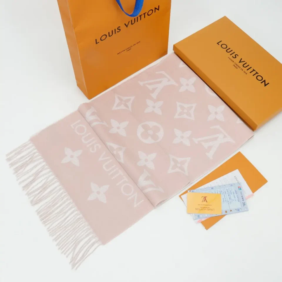 Louis Vuitton scarf pink white wool with monogram pattern and fringe detailing