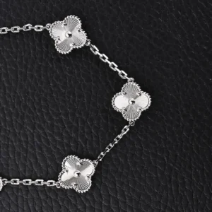 Van Cleef & Arpels Alhambra bracelet white gold clover motifs delicate chain jewelry accessory