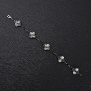 Van Cleef & Arpels Alhambra bracelet silver metal quatrefoil design chain link accessory
