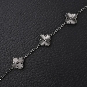 Van Cleef & Arpels Alhambra bracelet silver metal with clover motifs and delicate chain links