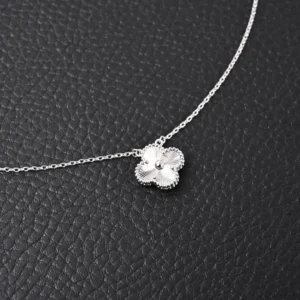 Van Cleef & Arpels necklace silver color four-leaf clover pendant delicate chain accessory