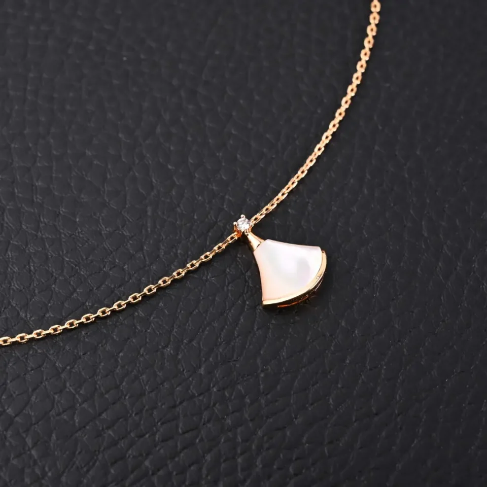 Tiffany & Co. pendant necklace rose gold with pearl and diamond chain accessory