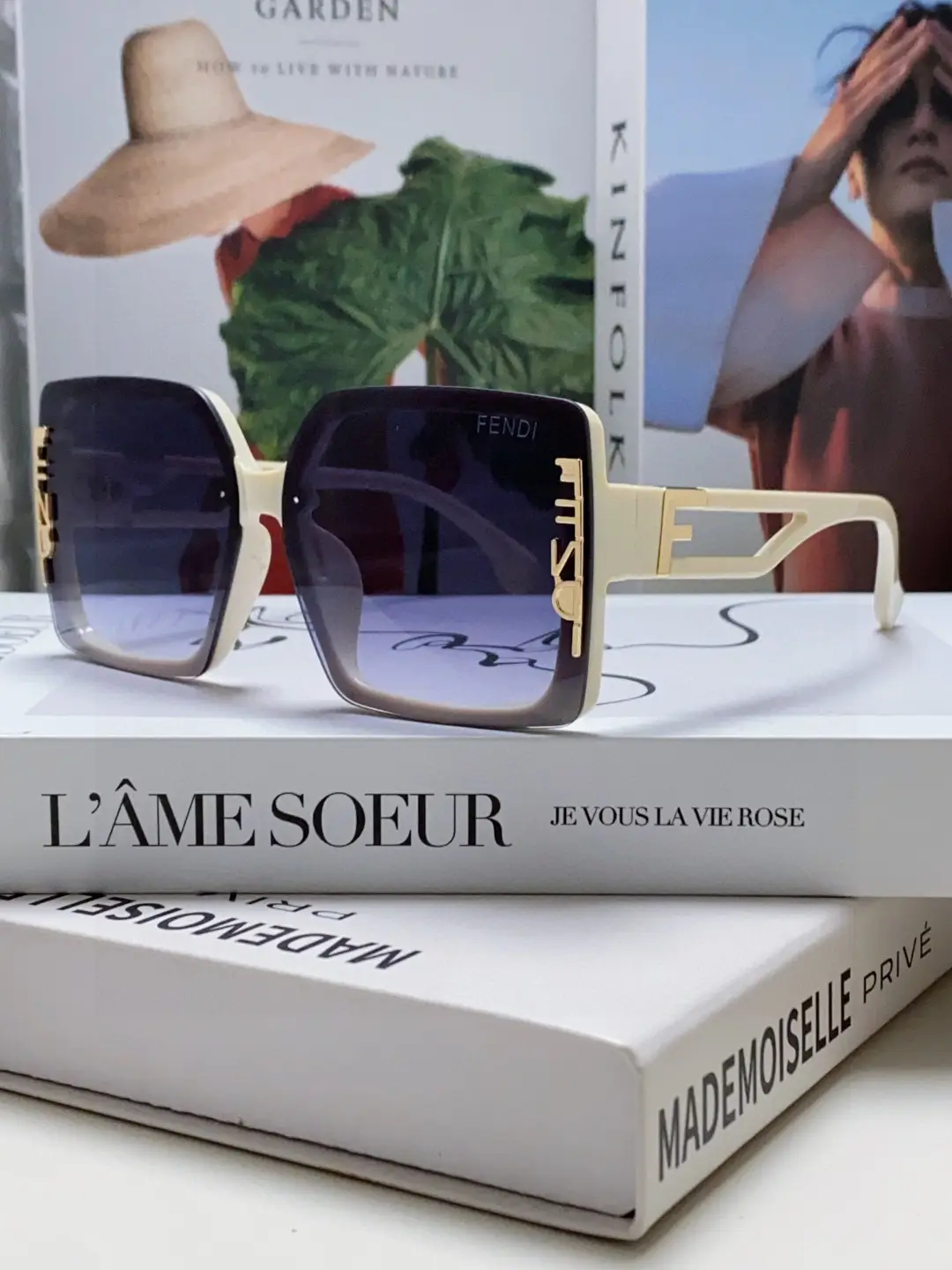 Fendi's new fashionable and elegant sunglasses for women create a steady posture, and are well received
