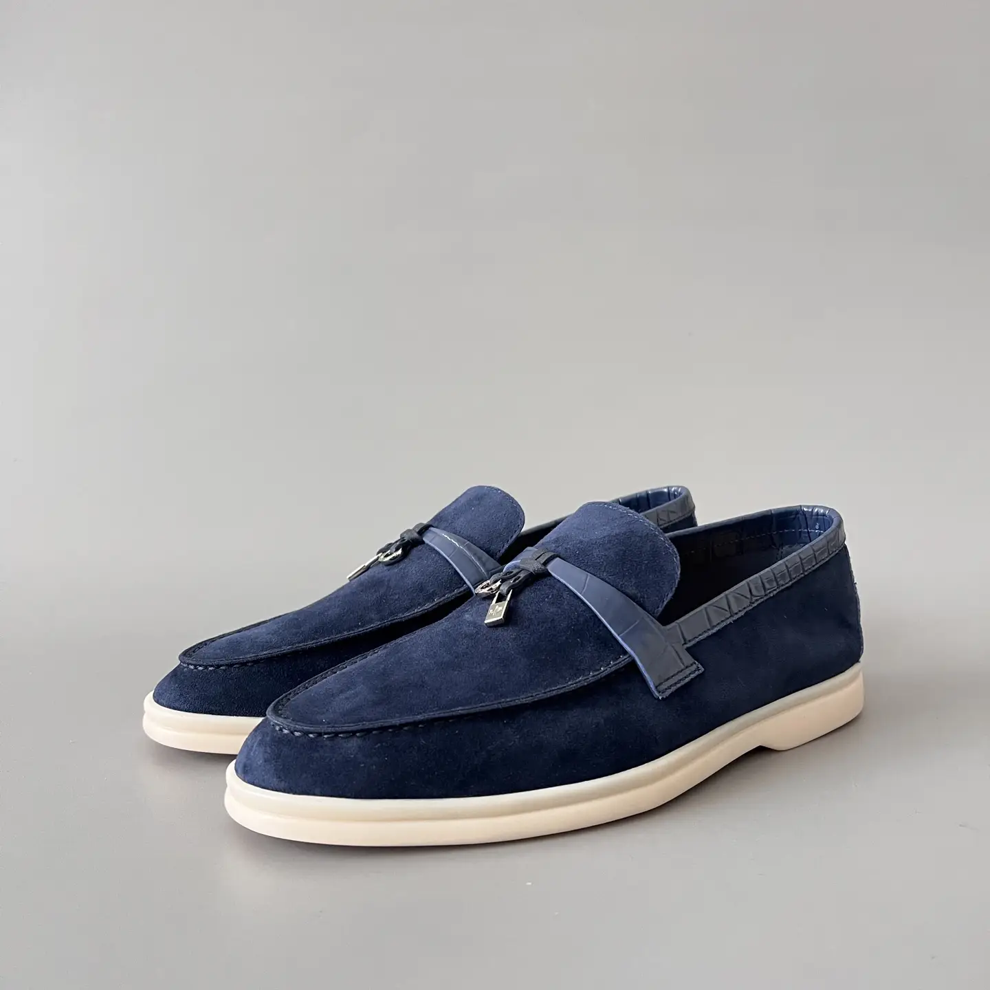 Loro Piana round toe low cut toe set for women's loafers with crocodile pattern.