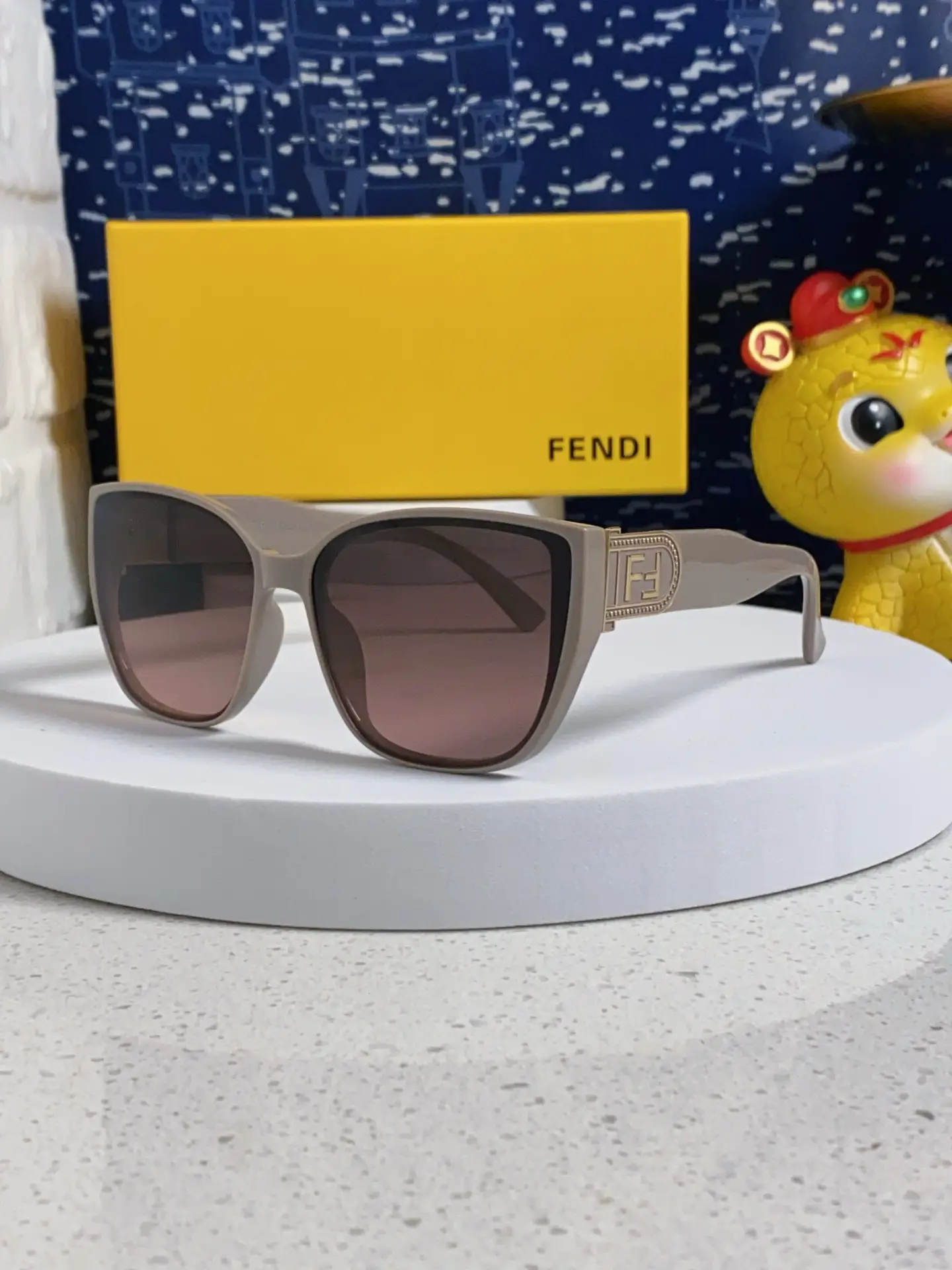 Fendi 2026 New Polarized Cat Eye Sunglasses for Women, Round Face, UV Resistant Sunglasses