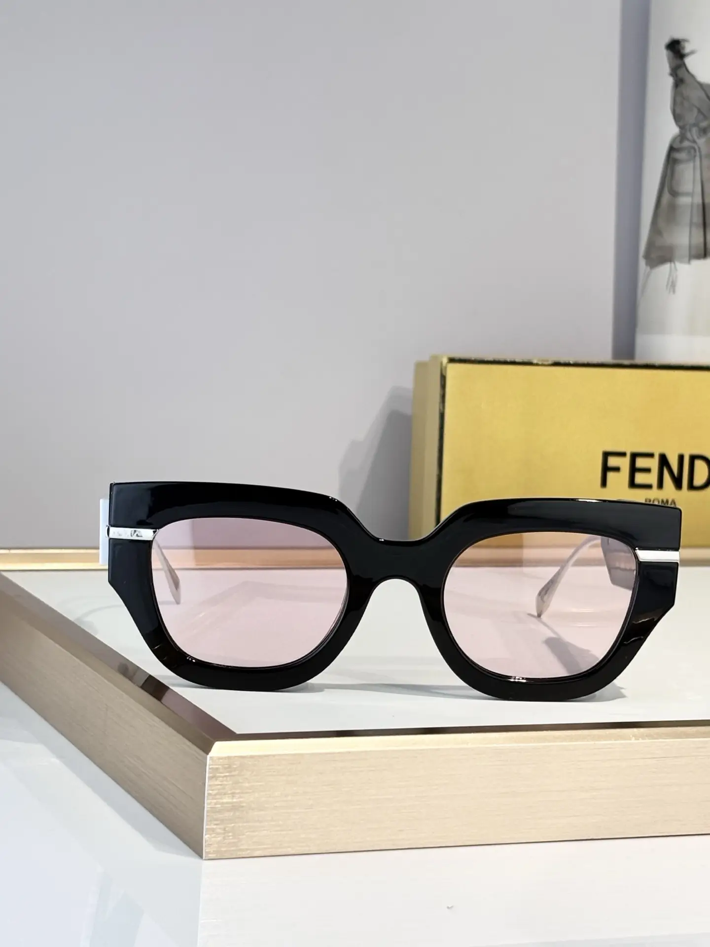 FENDI
MOD：FF40097I
Size: 51, 23-